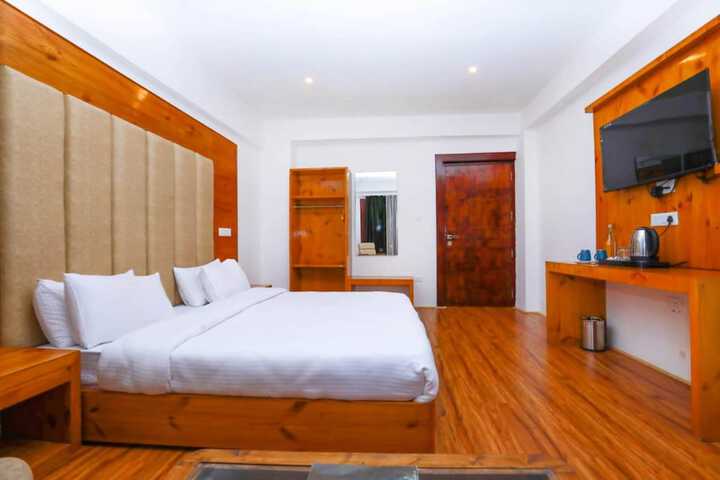 Room 6 of 24