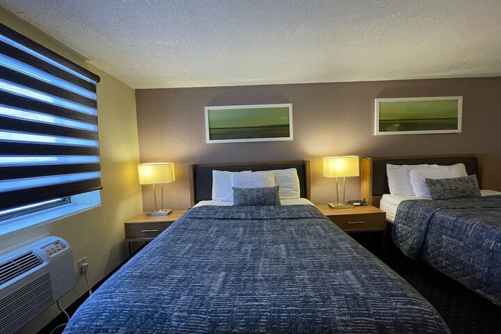1 Queen Bed (15 of 15)