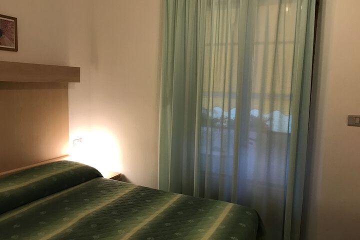 Room 5 of 48