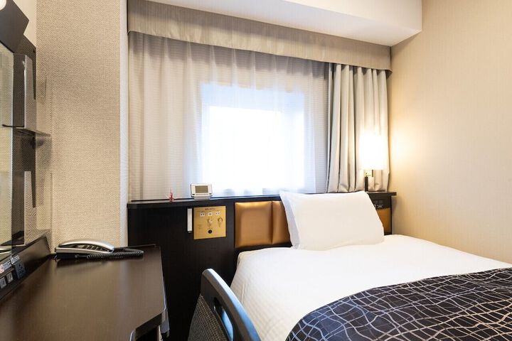 Room 5 of 90