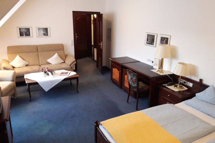 Room 5 of 43