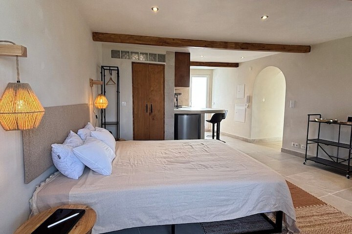 Room 6 of 24