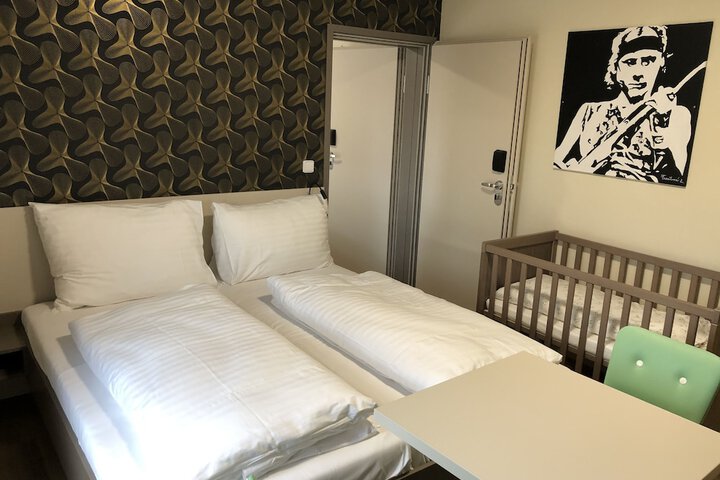 Room 6 of 39