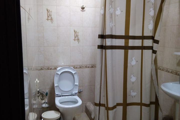 Room 6 of 18