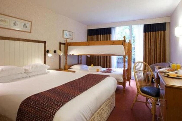 Room 6 of 34
