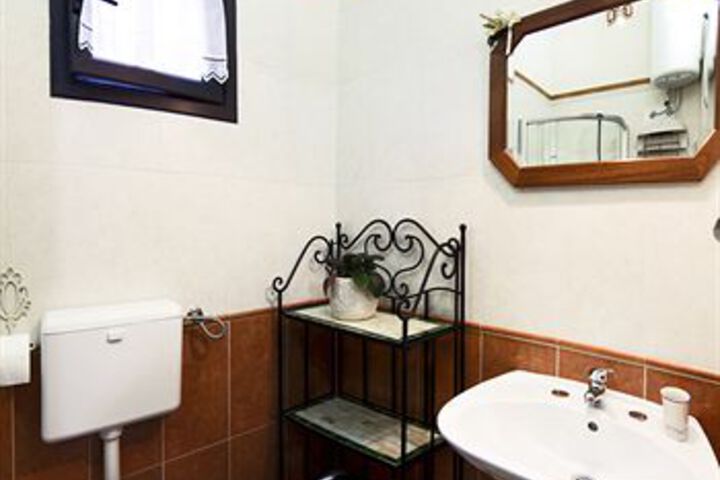 Room 5 of 33