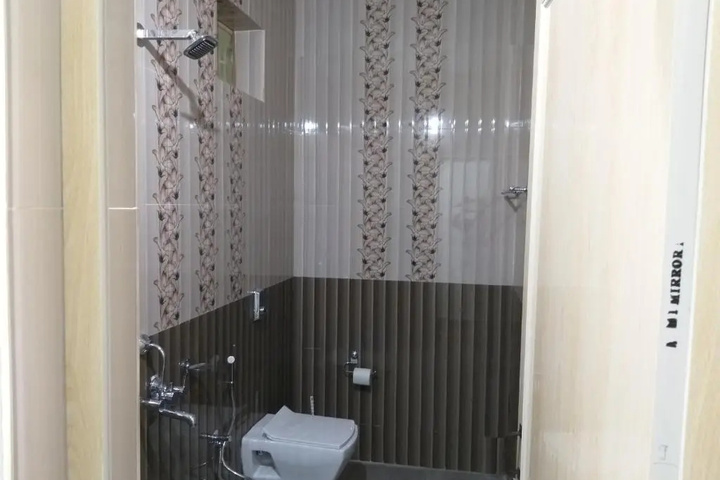 Room 6 of 14