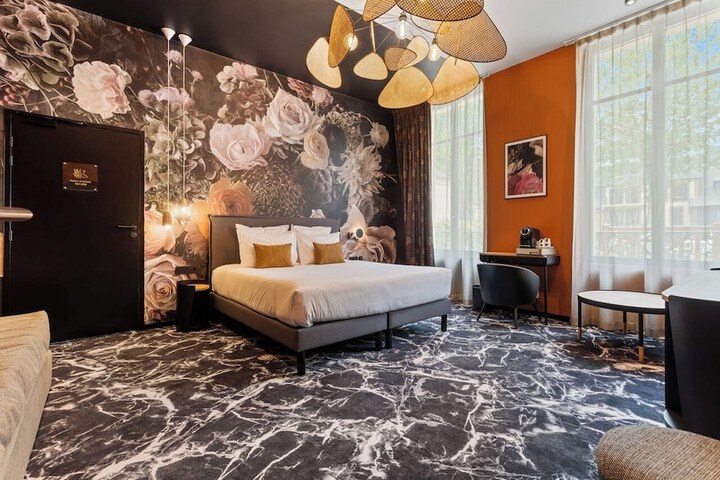 Room 13 of 38