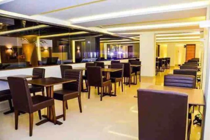 Dining 9 of 16