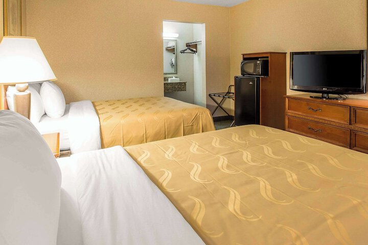1 Double Bed Accessible (1 of 12)