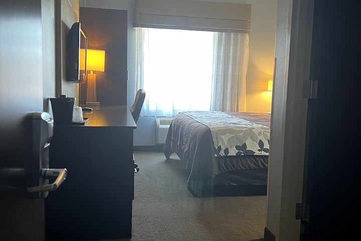 Room 22 of 64