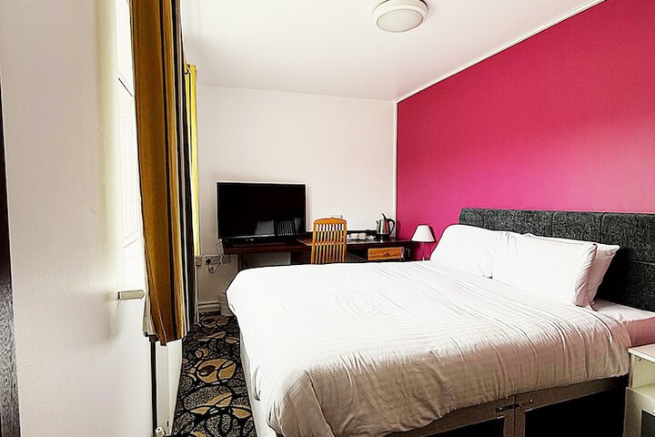 Room 18 of 40