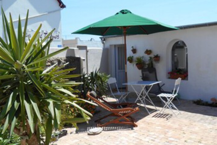 Image of House With one Bedroom in Batz-sur-mer With Enclosed Garden and Wifi - 3 km From the Beach