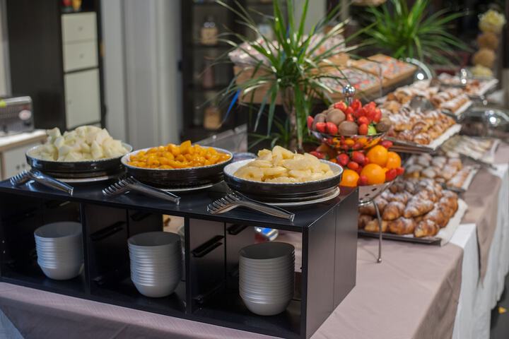 Breakfast/Coffee Service 45 of 77