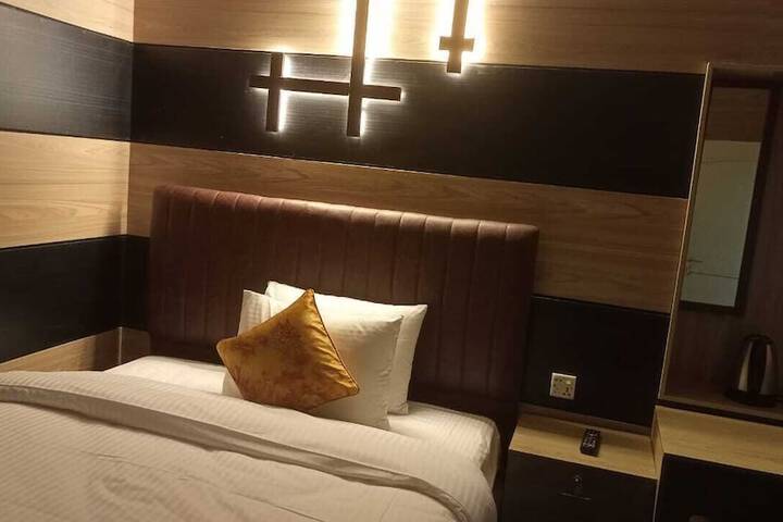 Room 4 of 14