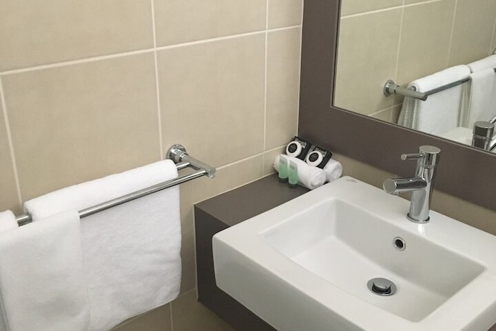 Room 12 of 40