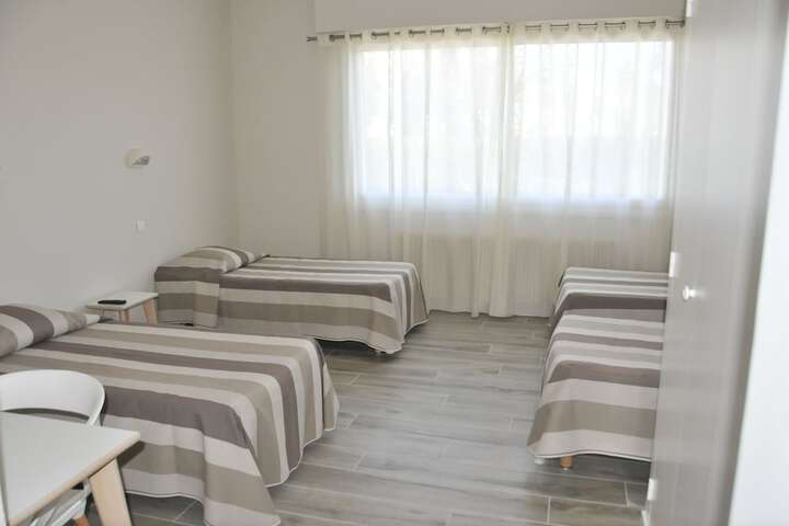 Room 4 of 42