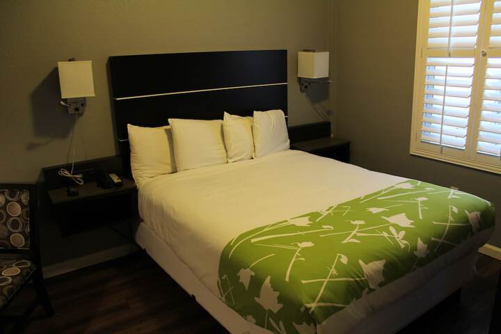 Room 8 of 22