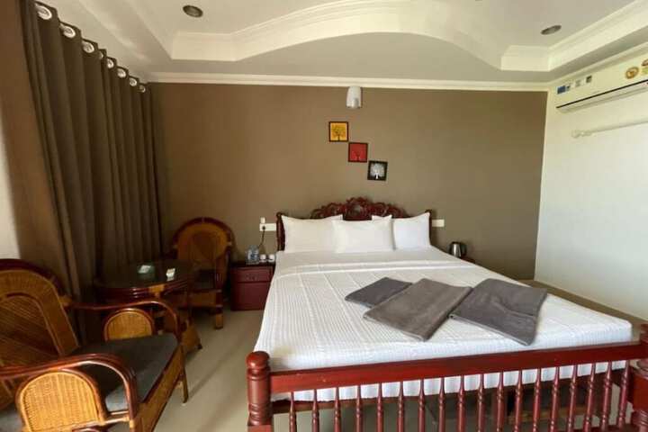 Room 3 of 10