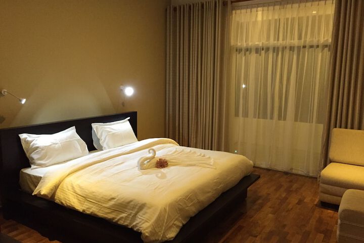 Room 11 of 38