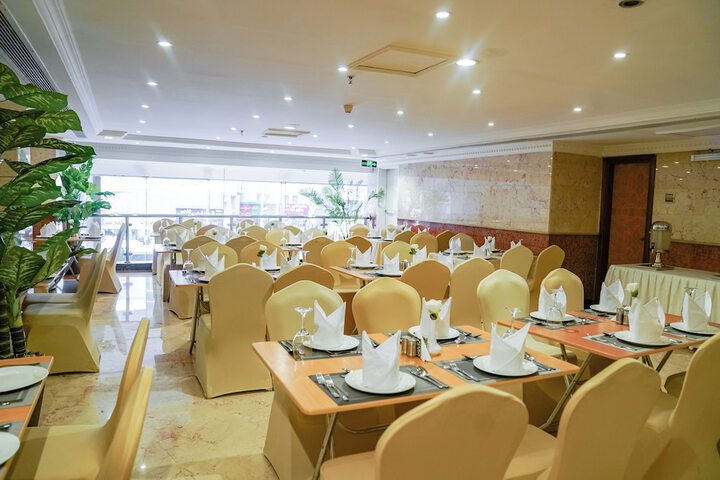 Dining 37 of 44