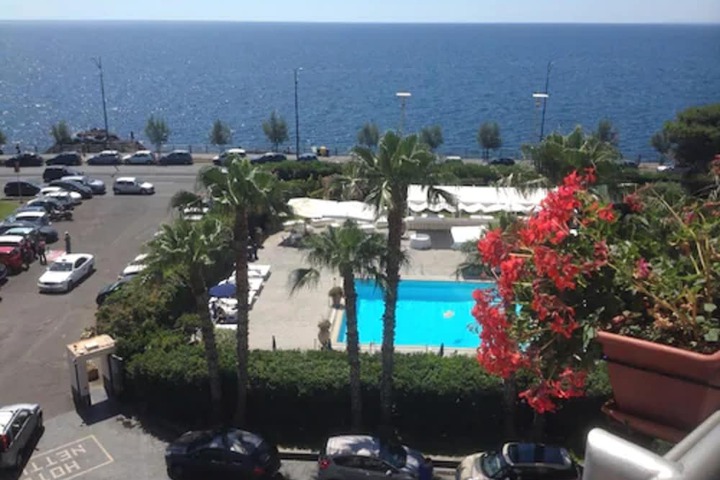 Hotel 74 of 76