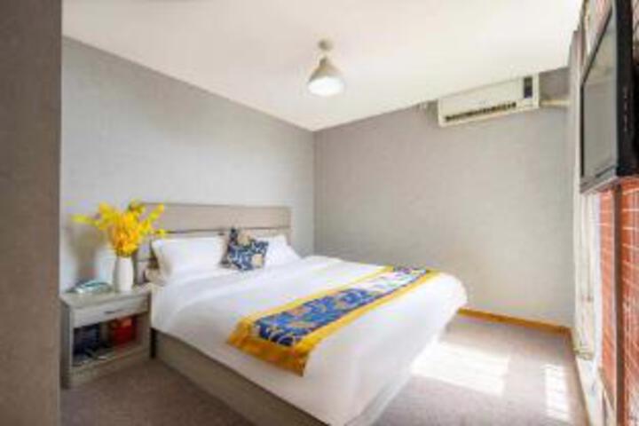 Room 5 of 6