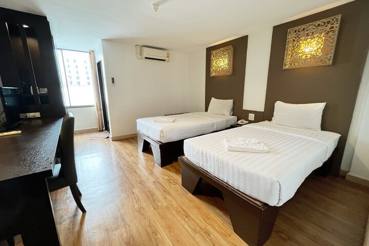 Room 17 of 49