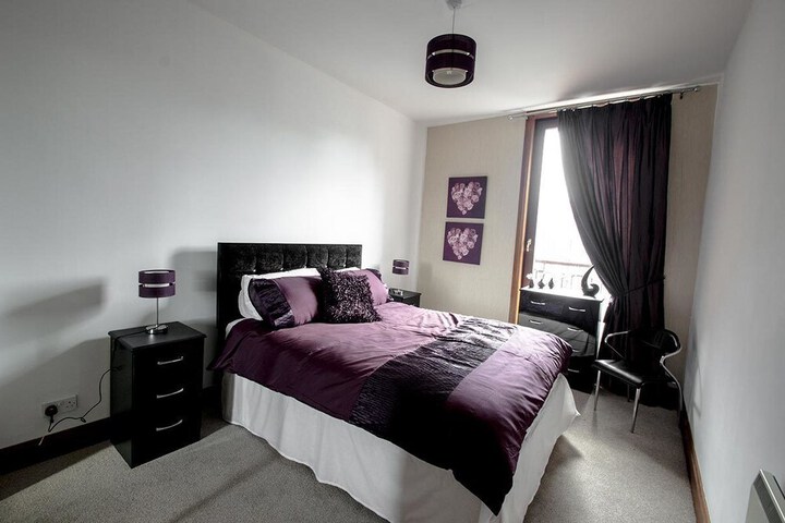 Room 4 of 12
