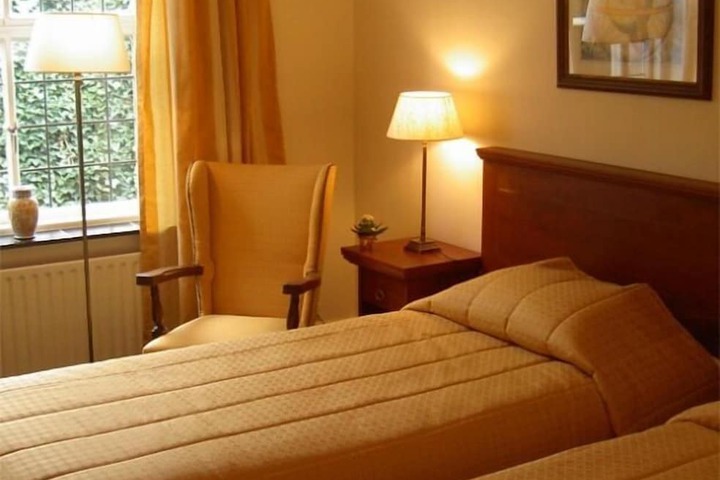 Room 7 of 25