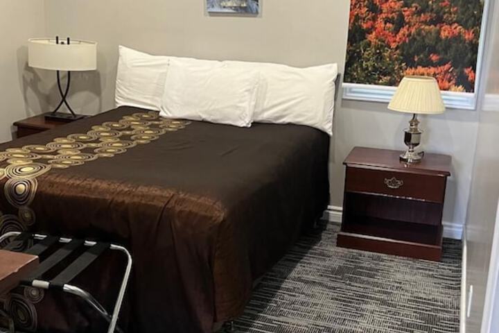 Room 2 of 60