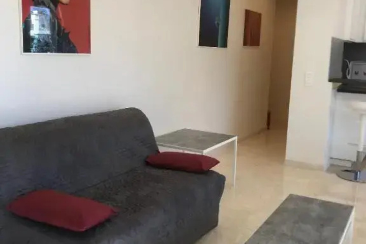 Room 8 of 13