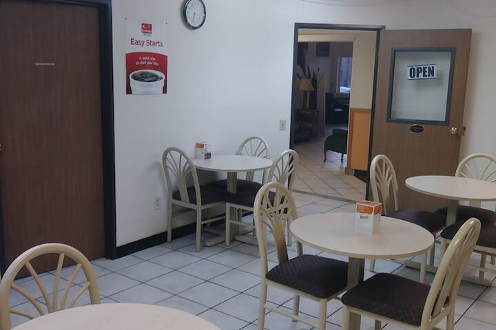 Breakfast/Coffee Service 105 of 119