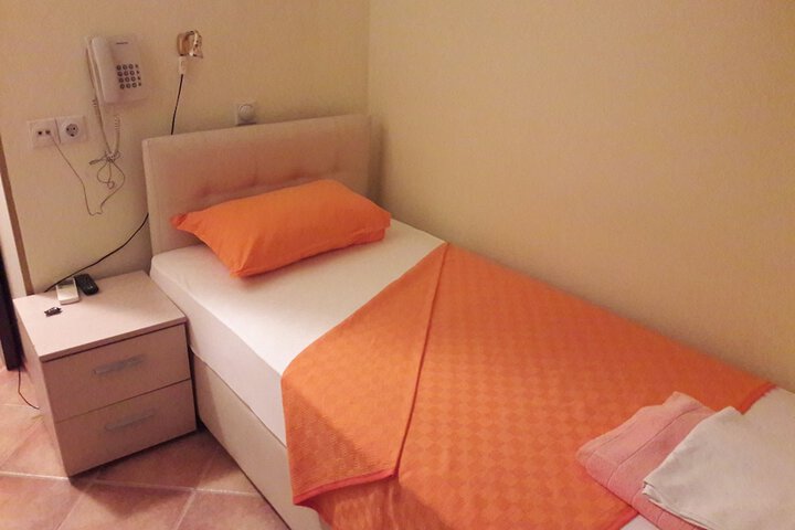 Room 13 of 78