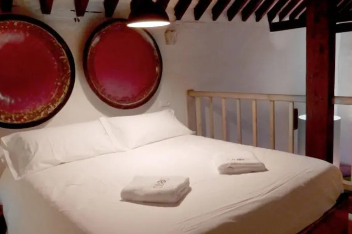 Room 5 of 10
