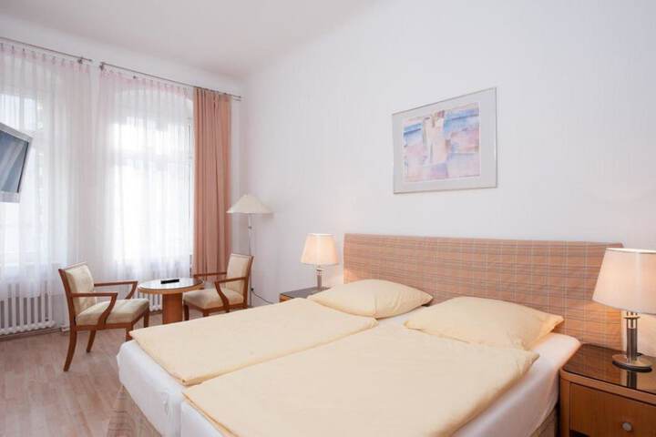 Room 6 of 25
