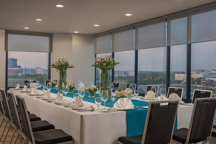 Ballroom/Hall 18 of 24