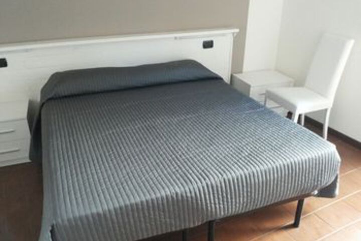 Room 10 of 38