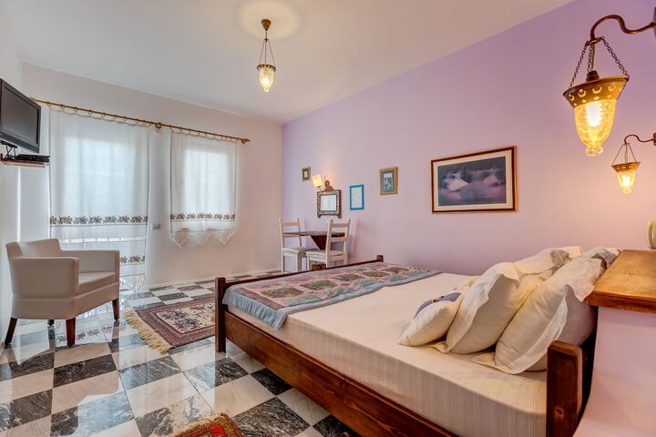 Room 8 of 47