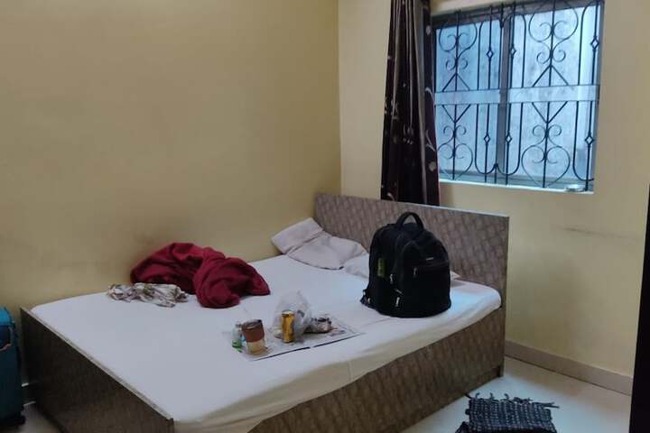 Room 13 of 18
