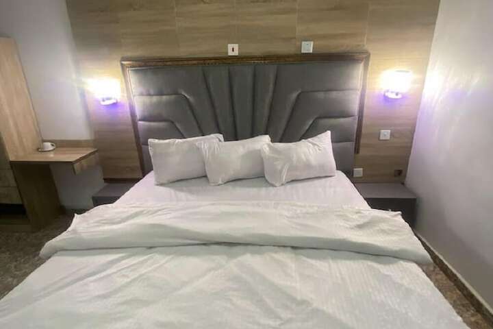 Room 2 of 8