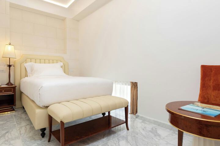 Room 55 of 158