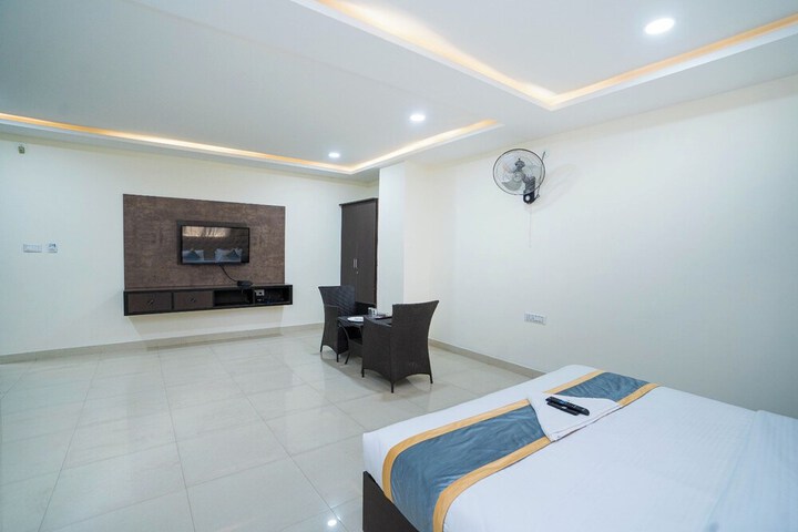 Room 16 of 34