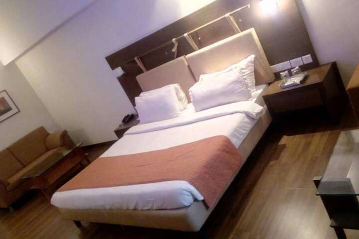 Room 17 of 40