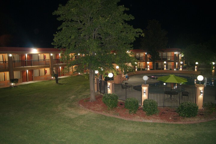 Hotel Exterior 78 of 101