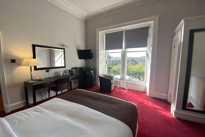 Room 32 of 86
