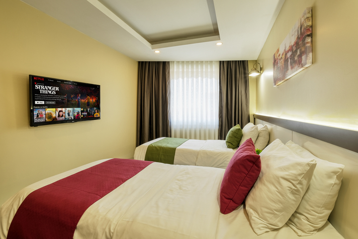 Room 16 of 28