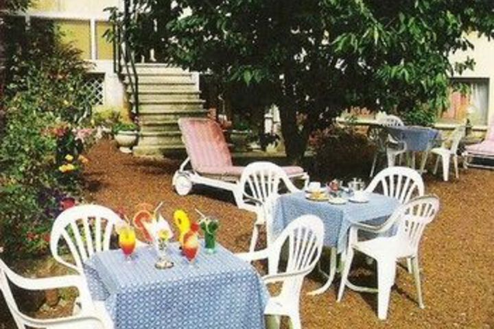 Dining 44 of 46