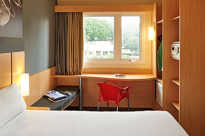 Room 5 of 80