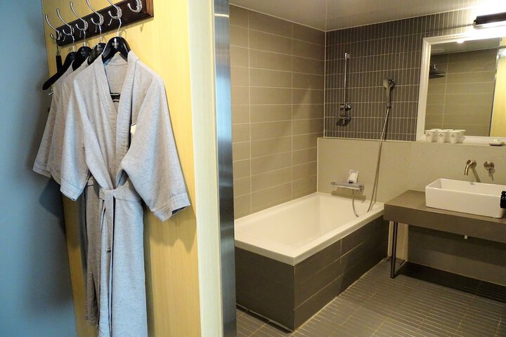 Room 150 of 219